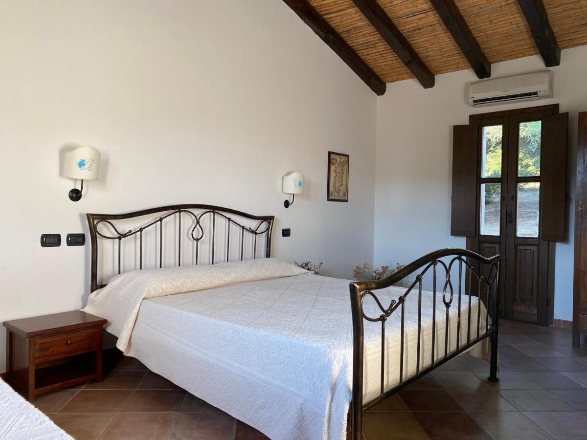 Li Paduleddi Country Guest House Olbia Buitenkant foto