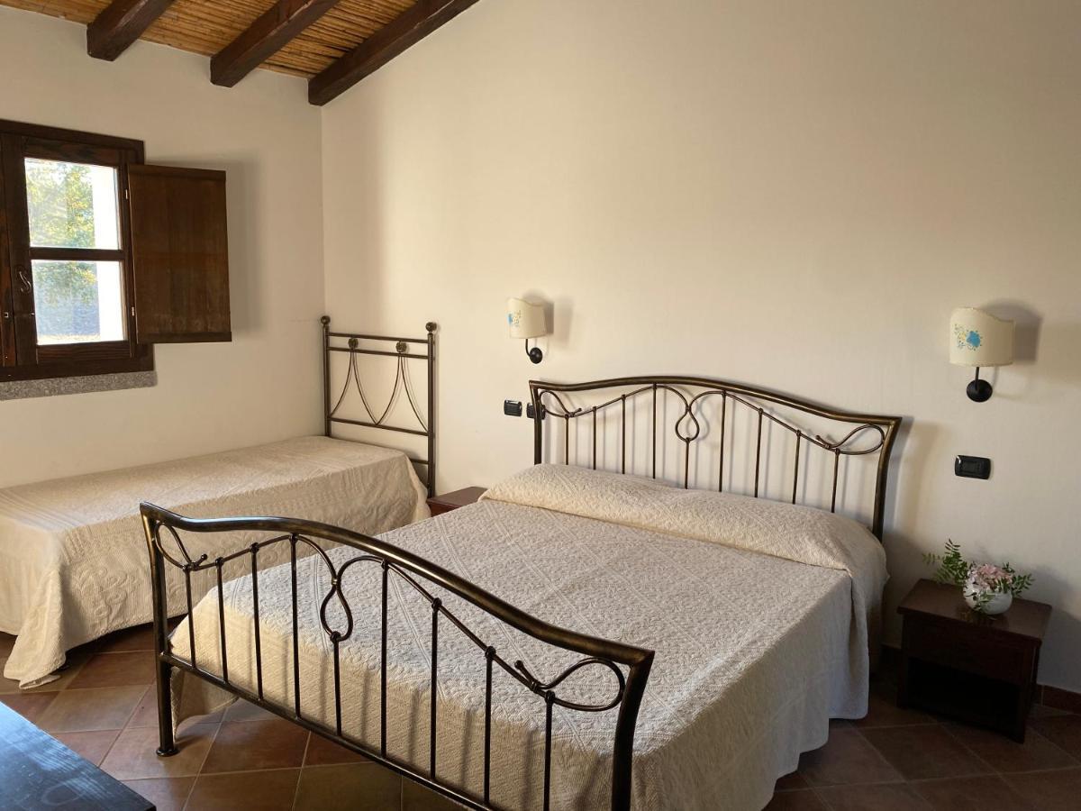 Li Paduleddi Country Guest House Olbia Buitenkant foto